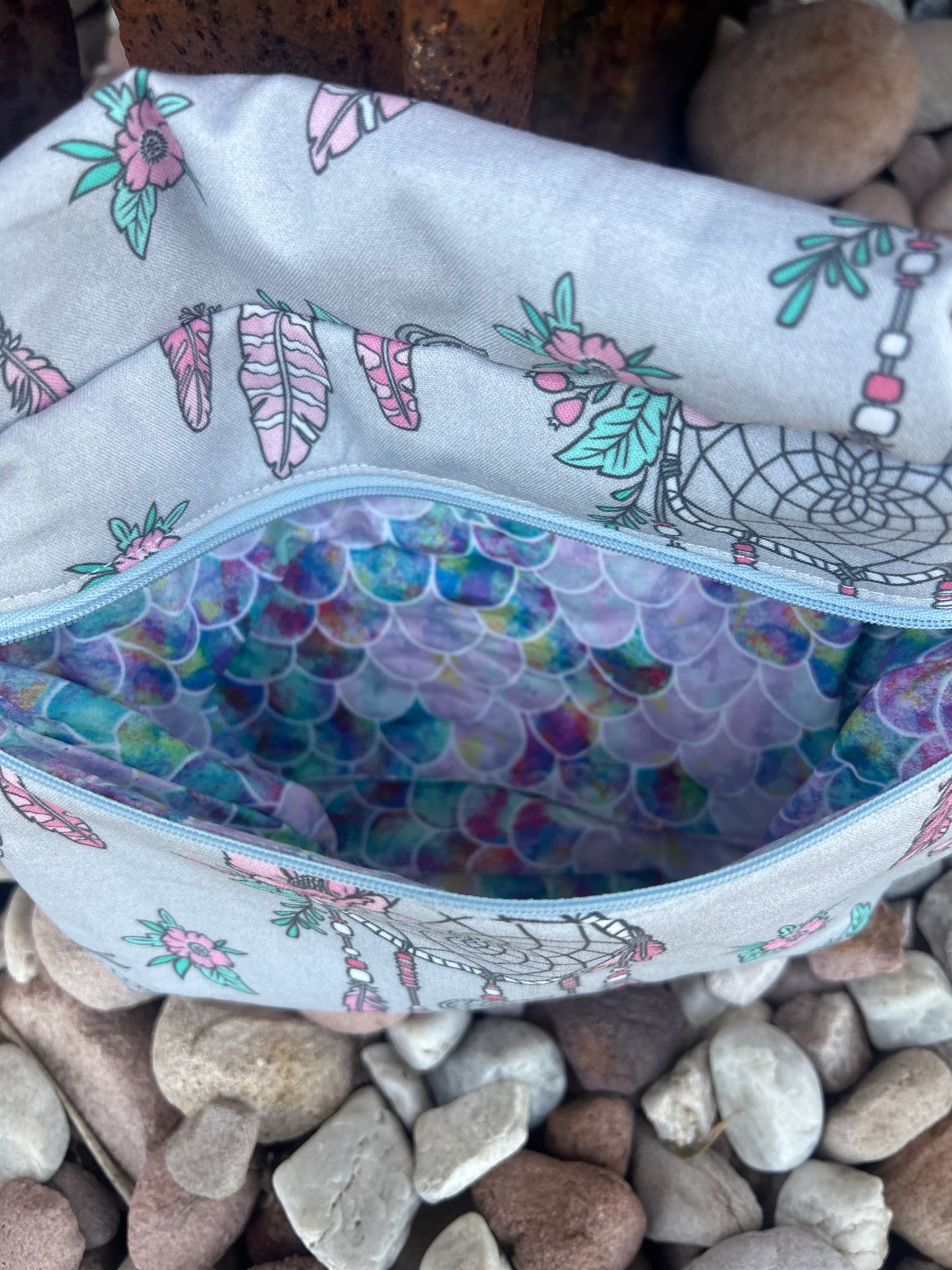 Saddle sack- dream catch flowers and feathers