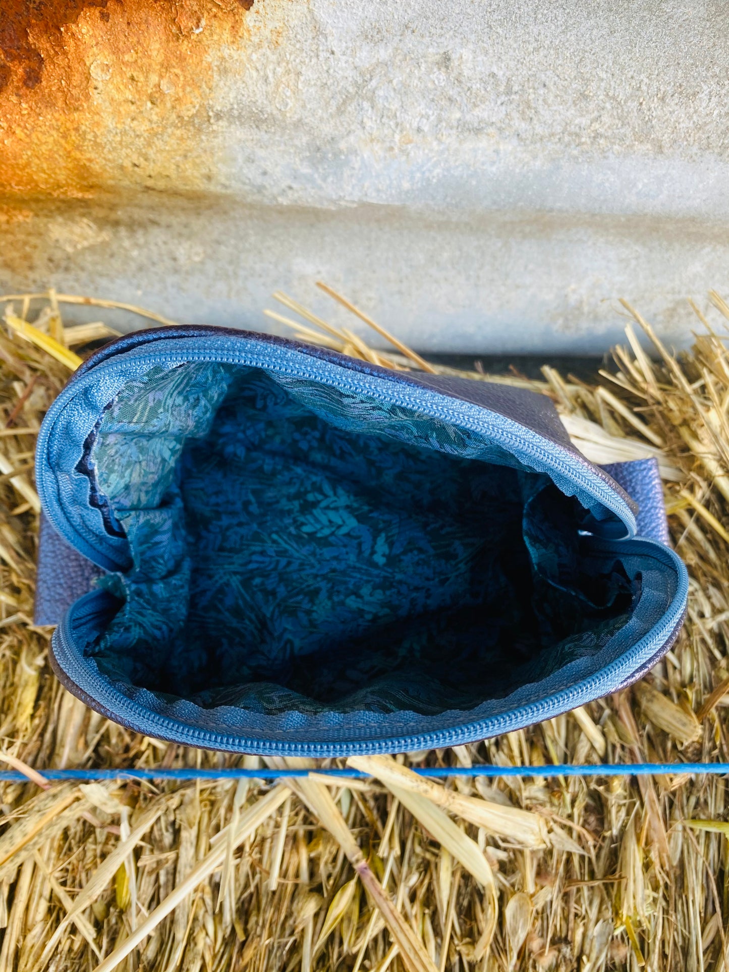 Medium Clam Zipper pouch- Exotic leather