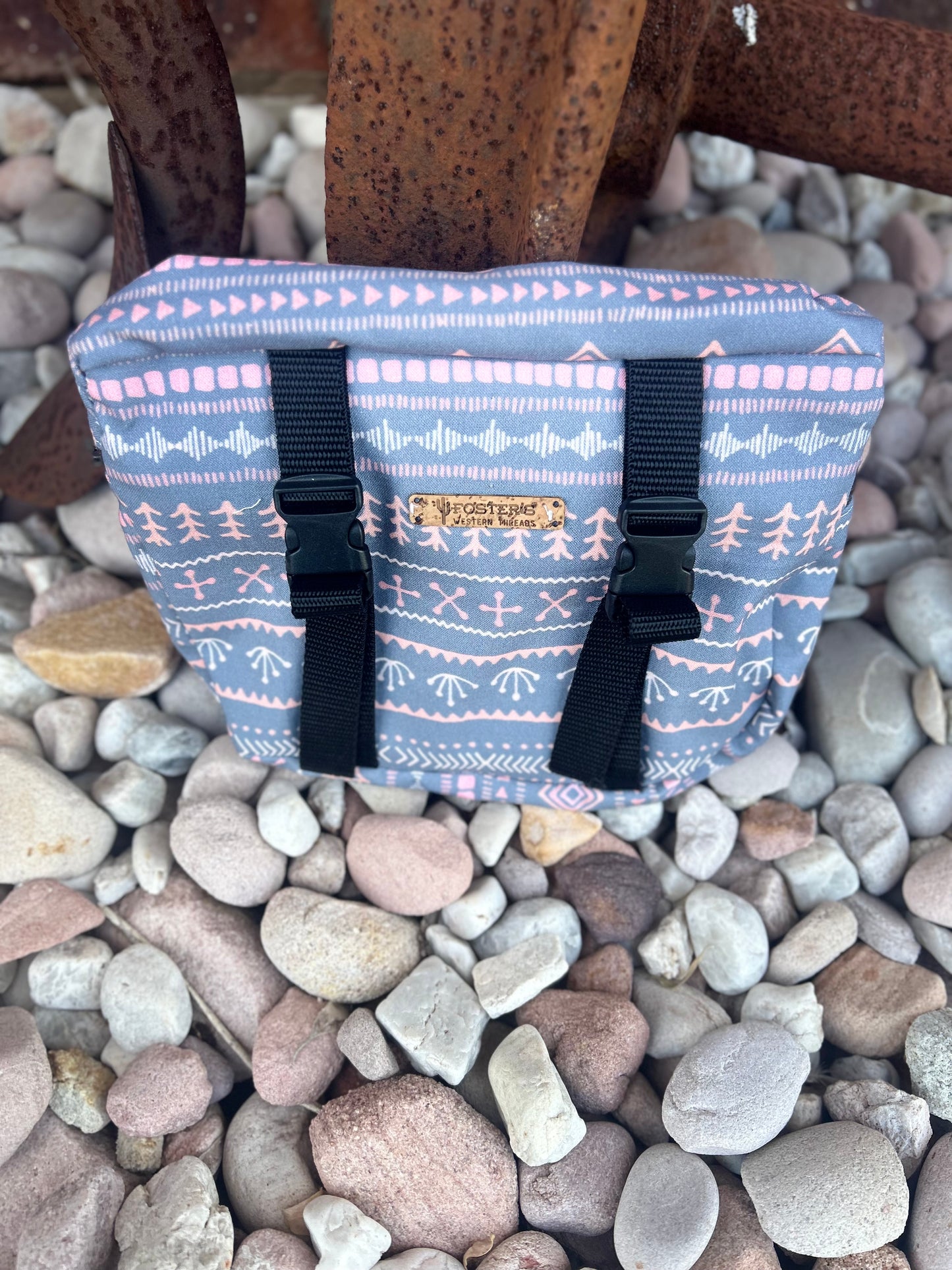 Saddle sack- geo stripe