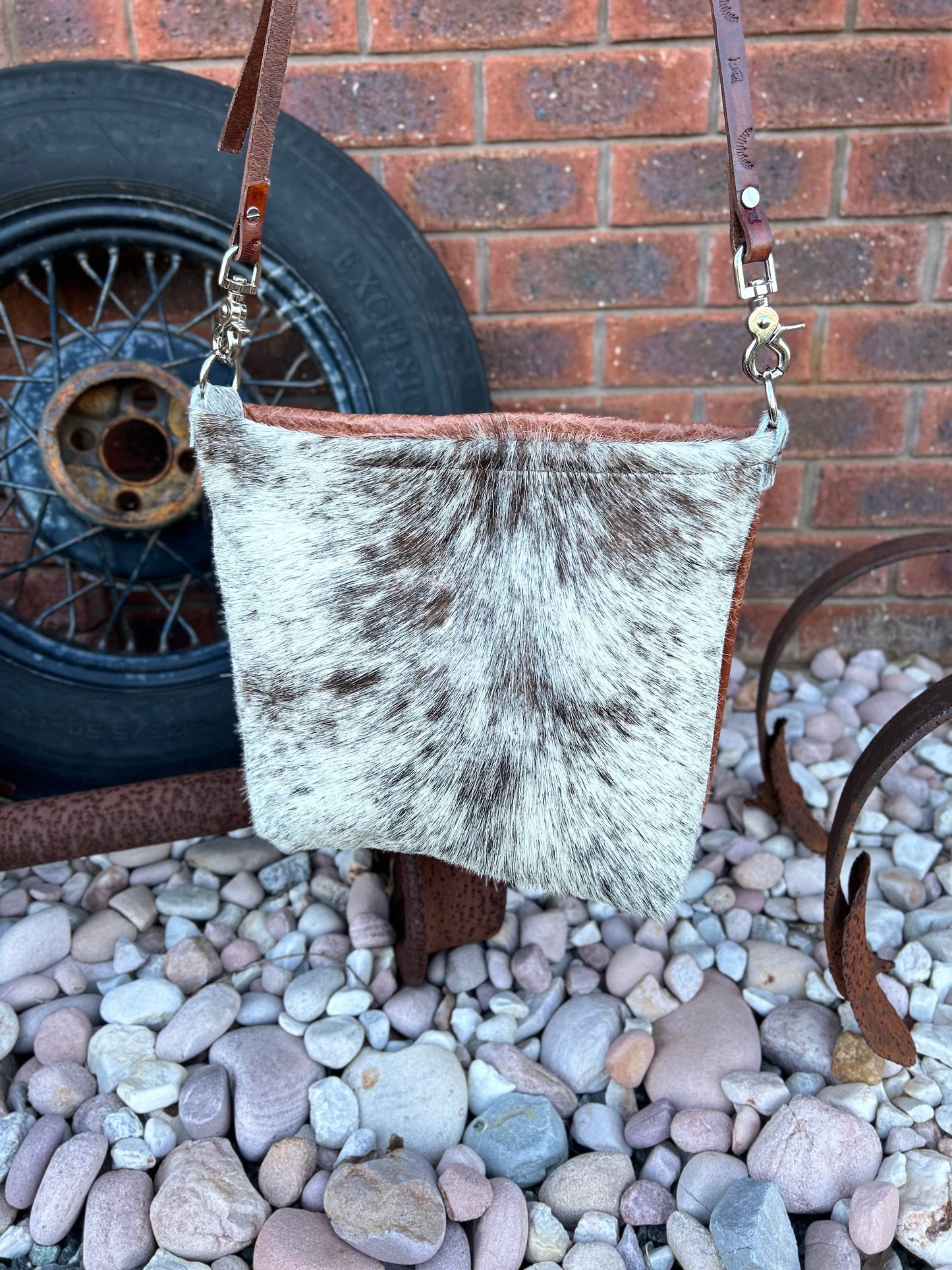 Arrow handbag 002