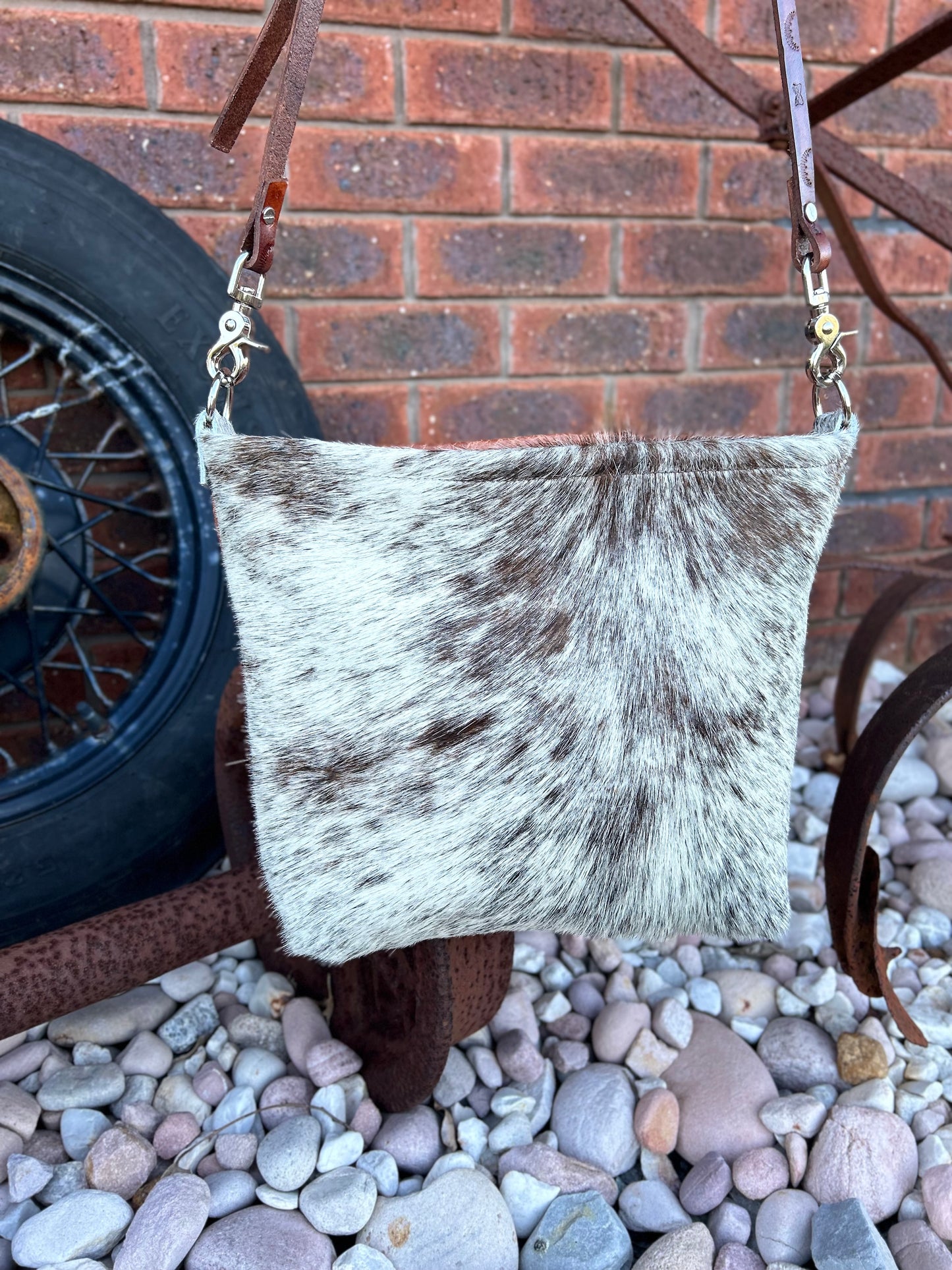Arrow handbag 002
