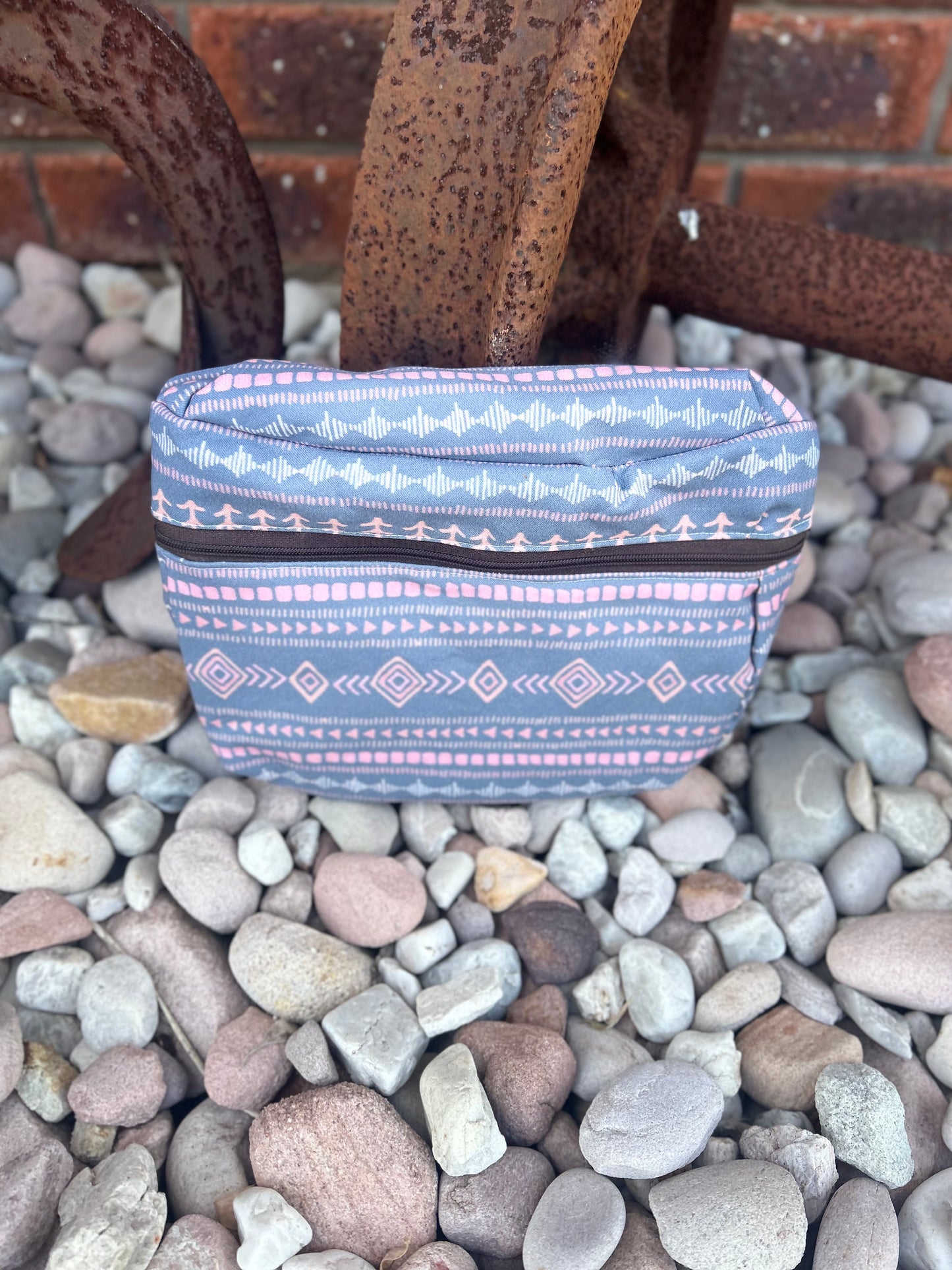 Saddle sack- geo stripe