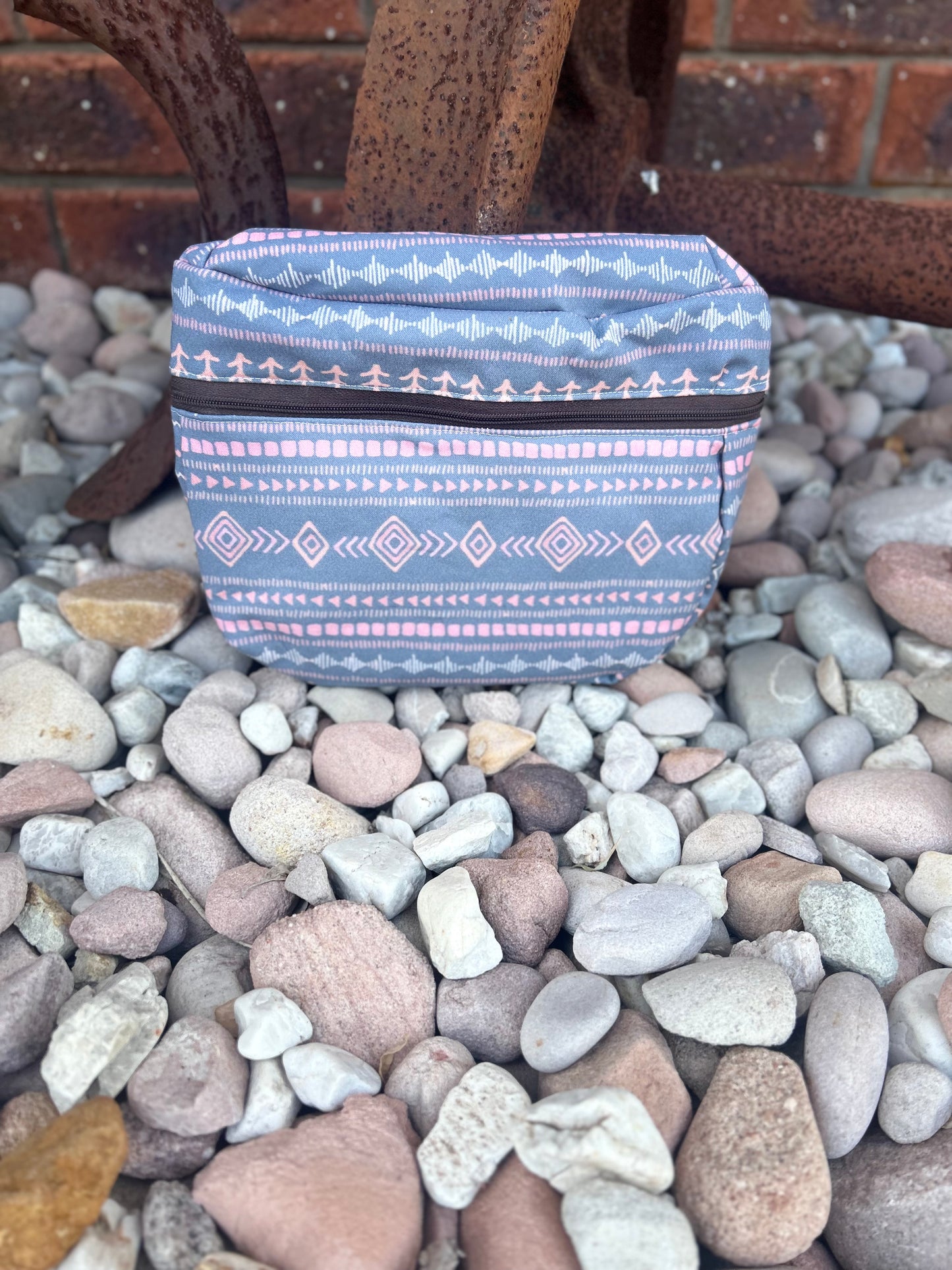 Saddle sack- geo stripe