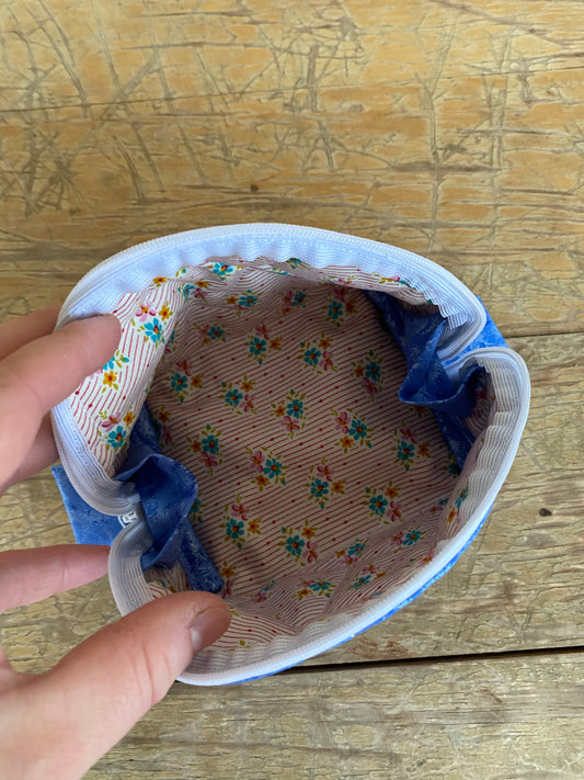 Clam zipper pouch- blue/ turquoise (medium)