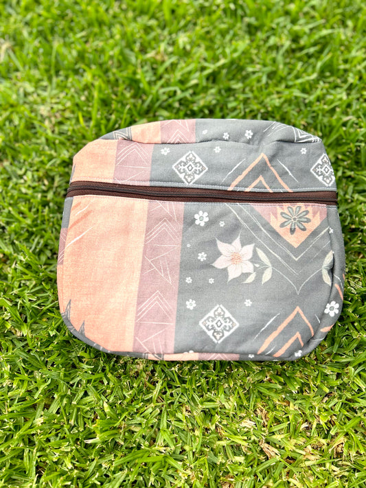 Saddle sack- farmhouse floral blanket